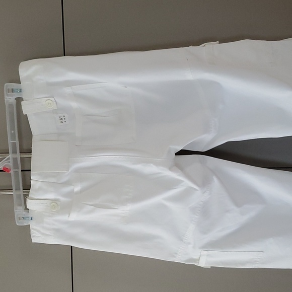 A&F (Abercrombie & Fitch) white 100% cotton wide leg cargos - Picture 8 of 11
